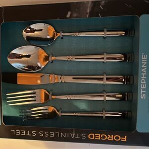 Towle Living Forged S/S 20 pc 4 settings Stephanie